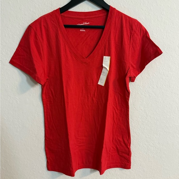 Universal Threads Women's Classic Blood Orange V-Neck T-Shirt - Picture 5 of 8